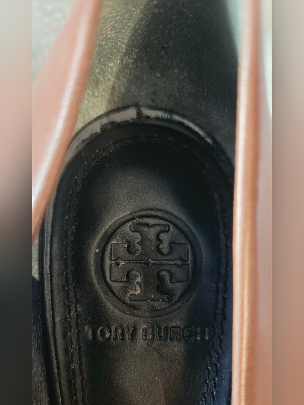 Tory Burch Brown Leather Pumps with Black Patent Toe and Gold Accent - Picture 5 of 7